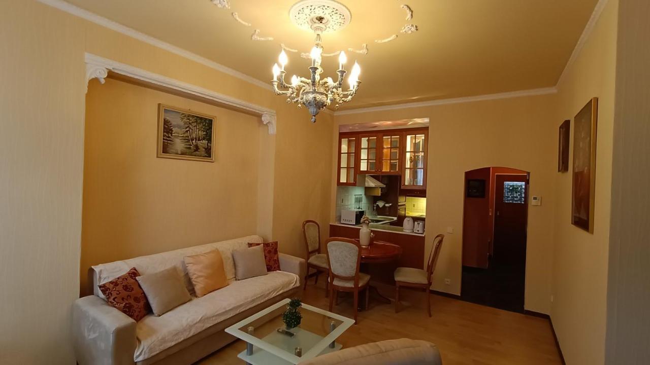 Apartments Stubsi With Colonnade View Karlovy Vary Bagian luar foto