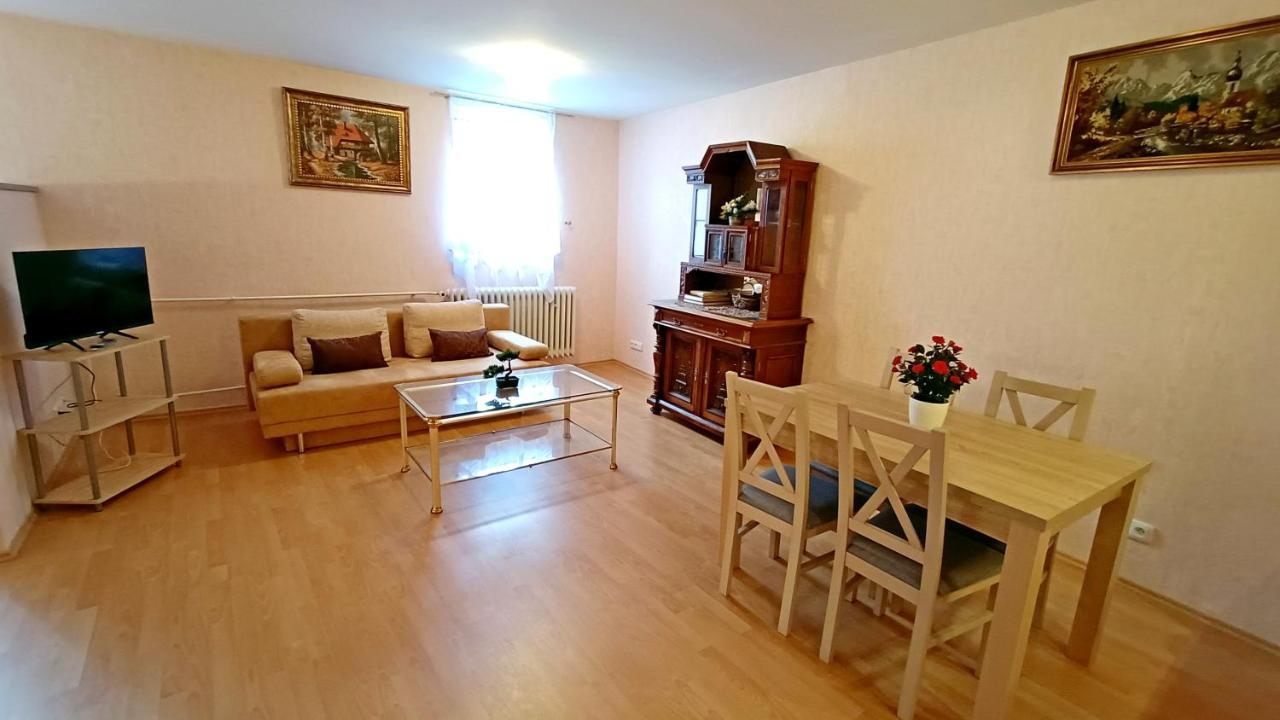 Apartments Stubsi With Colonnade View Karlovy Vary Bagian luar foto