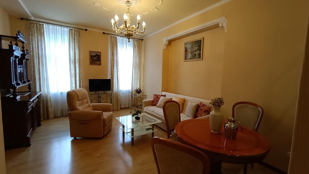 Apartments Stubsi With Colonnade View Karlovy Vary Bagian luar foto