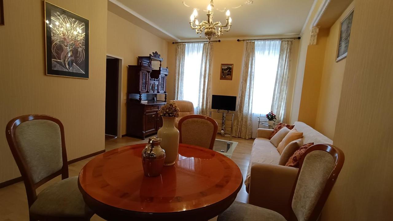 Apartments Stubsi With Colonnade View Karlovy Vary Bagian luar foto