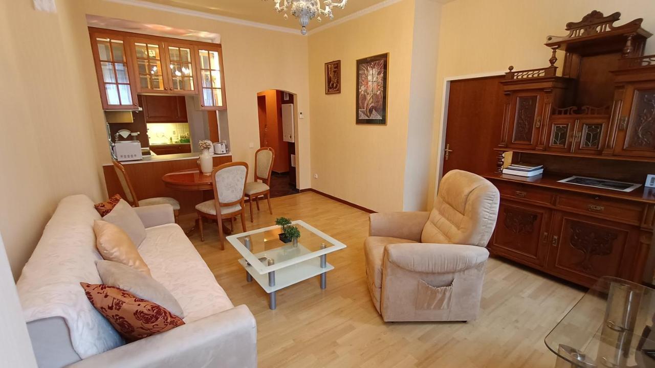 Apartments Stubsi With Colonnade View Karlovy Vary Bagian luar foto