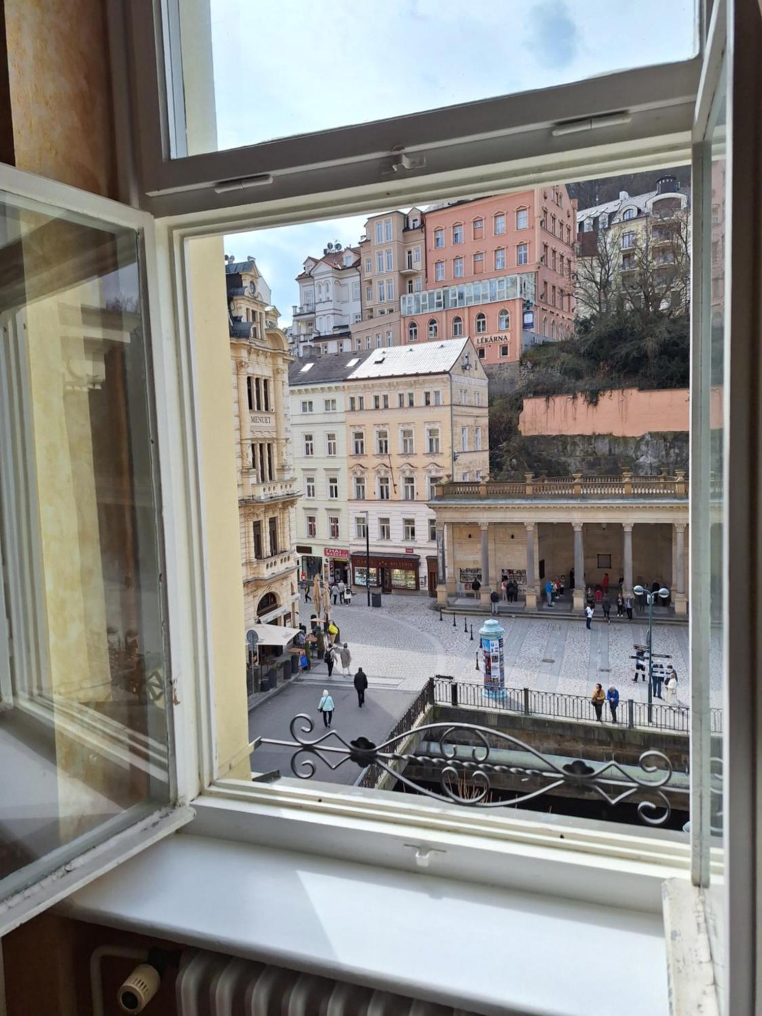 Apartments Stubsi With Colonnade View Karlovy Vary Bagian luar foto