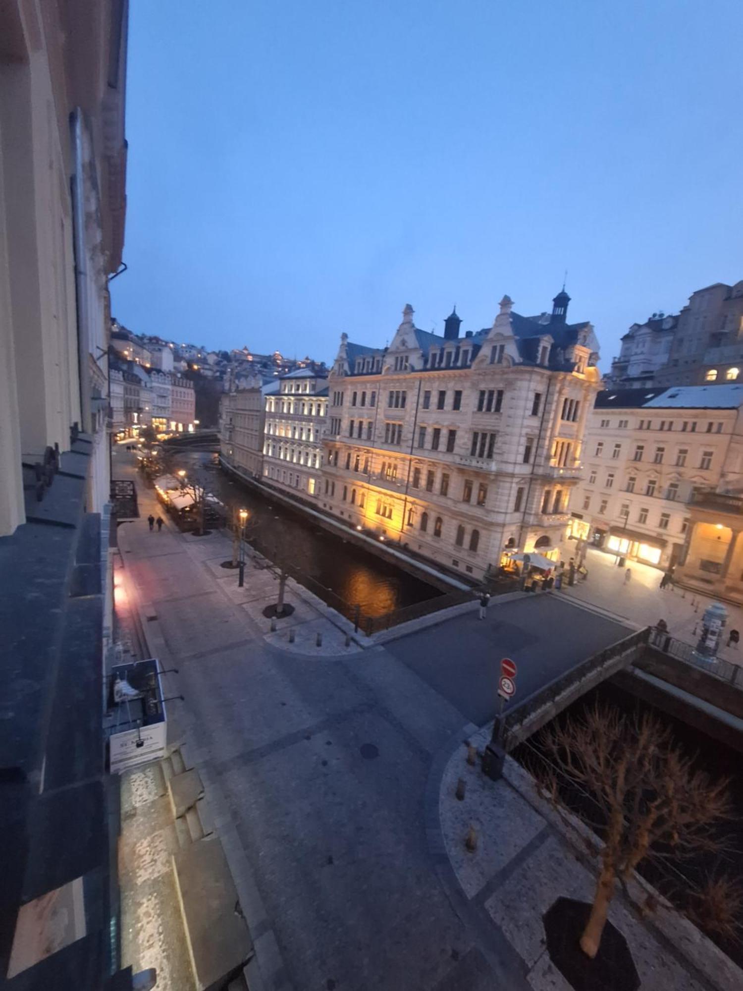 Apartments Stubsi With Colonnade View Karlovy Vary Bagian luar foto
