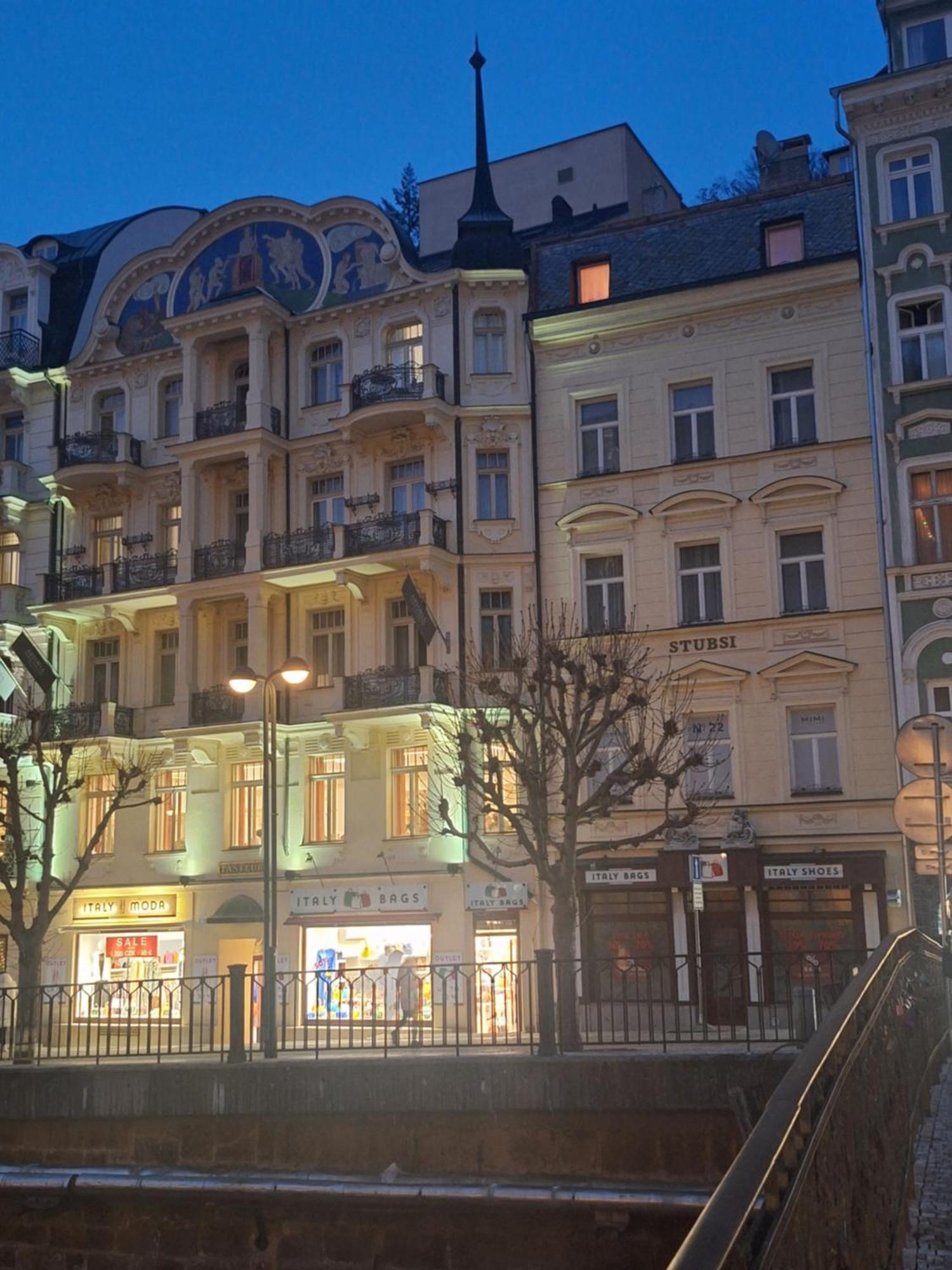 Apartments Stubsi With Colonnade View Karlovy Vary Bagian luar foto