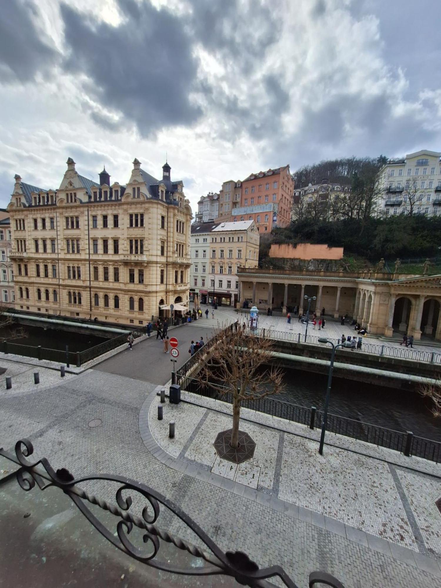 Apartments Stubsi With Colonnade View Karlovy Vary Bagian luar foto