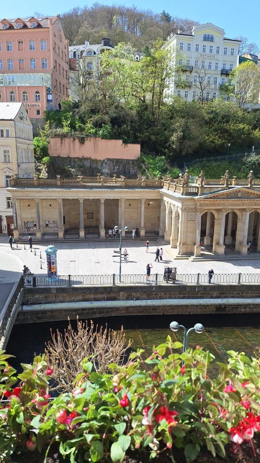 Apartments Stubsi With Colonnade View Karlovy Vary Bagian luar foto